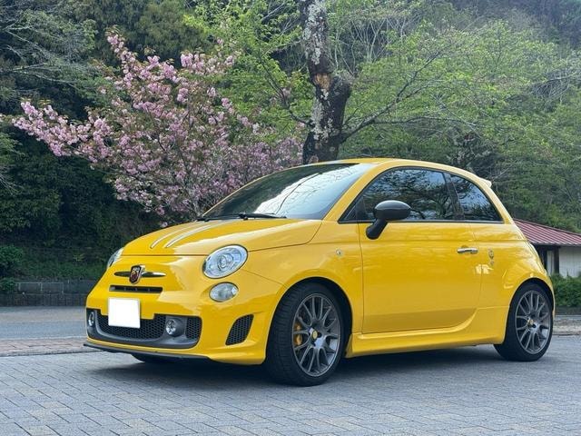 Abarth 695 TRIBUTO FERRARI 2011 — фото автомобиля 1
