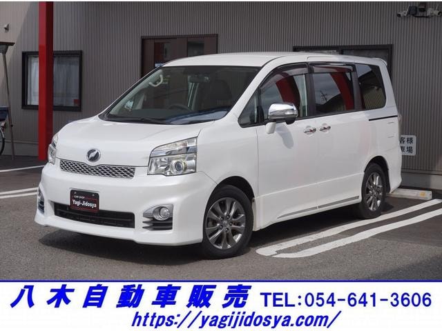 Toyota VOXY 2013 — фото автомобиля 1