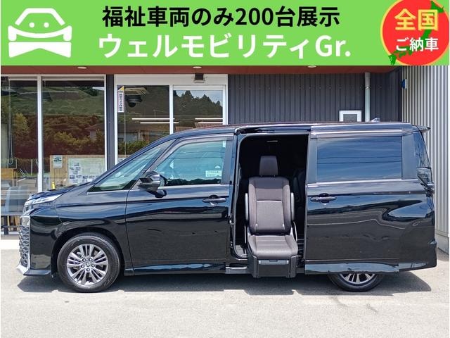 Toyota VOXY 2022 — фото автомобиля 1
