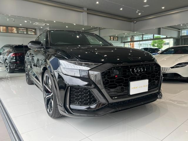 Audi RS Q8 2022 — фото автомобиля