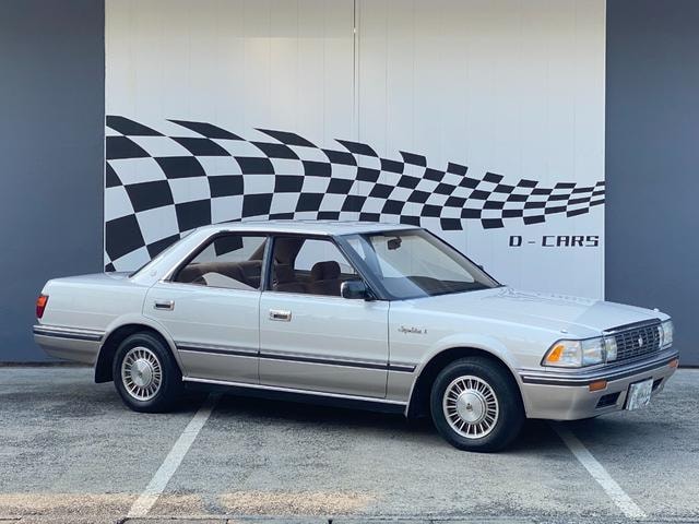 Toyota CROWN 1990 — фото автомобиля 1