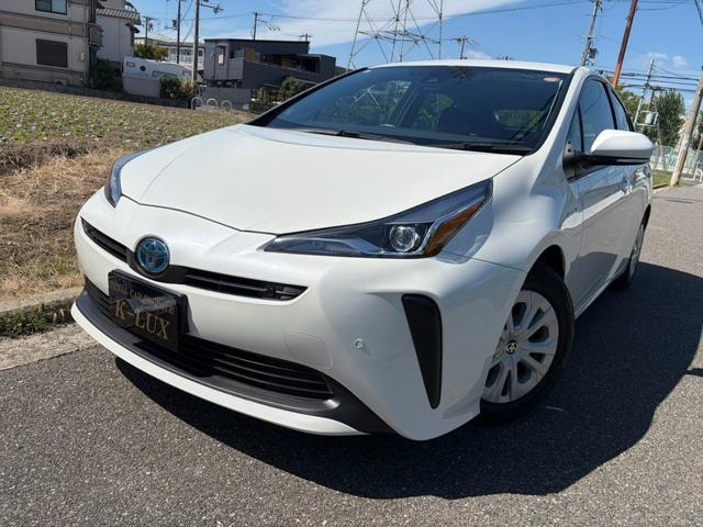 Toyota PRIUS 2019 — фото автомобиля