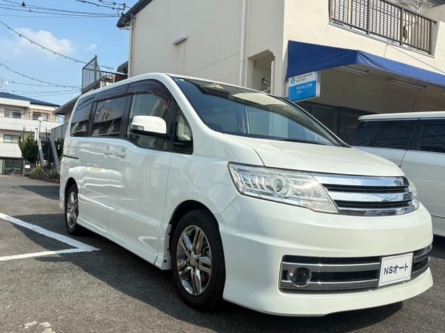 Nissan SERENA 2010 — фото автомобиля