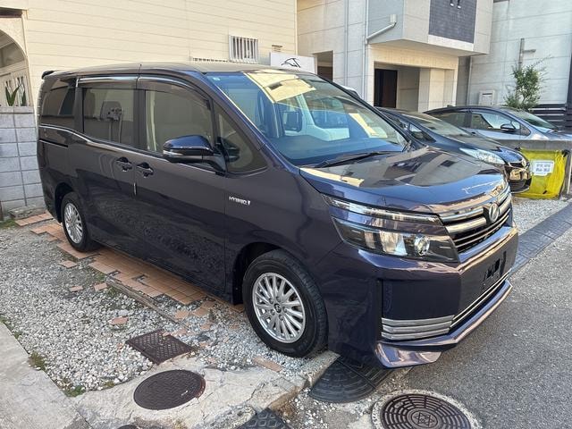 Toyota VOXY 2014 — фото автомобиля 1