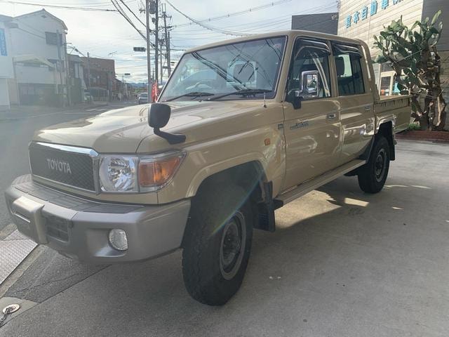 Toyota LAND CRUISER 70 2015 — фото автомобиля