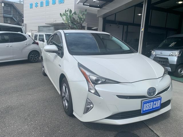 Toyota PRIUS 2016 — фото автомобиля 1