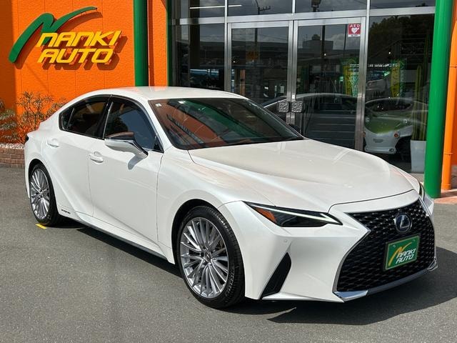 Lexus IS 2021 — фото автомобиля 1