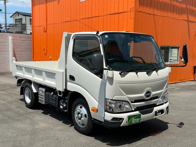 Hino DUTRO 2026 — фото автомобиля 1