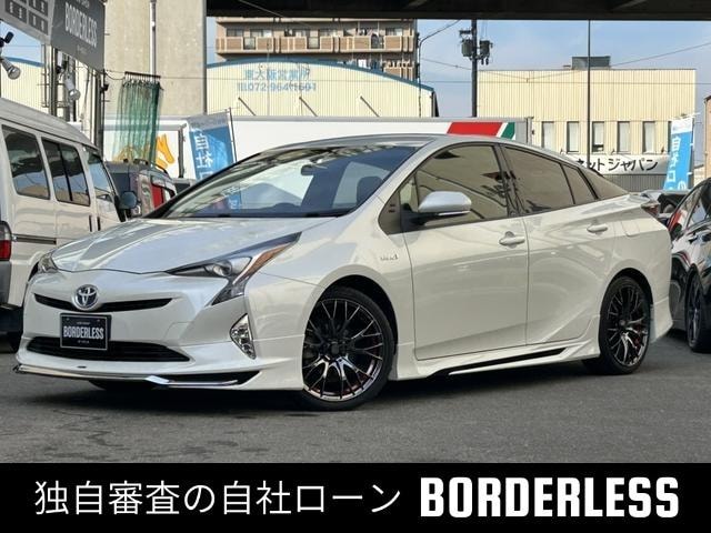Toyota PRIUS 2016 — фото автомобиля 1