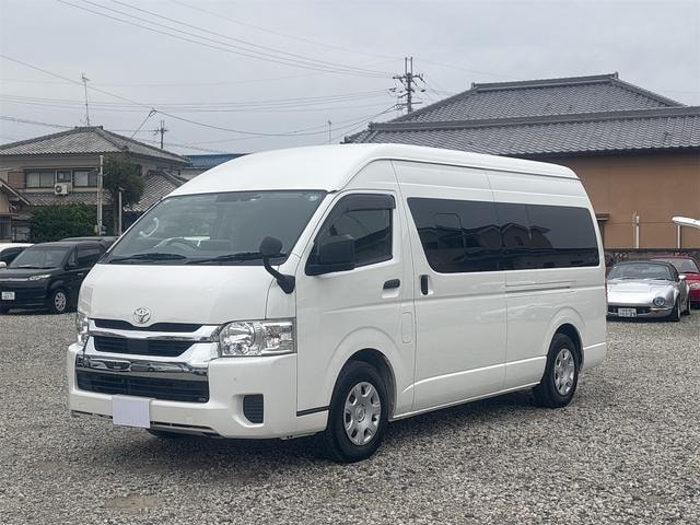 Toyota HIACE VAN 2023 — фото автомобиля