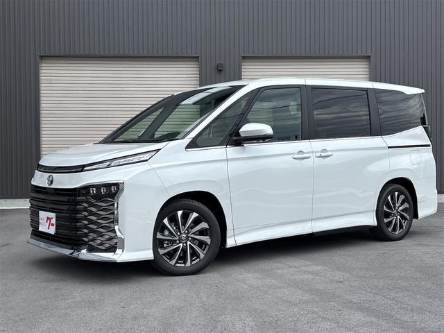 Toyota VOXY 2026 — фото автомобиля 1
