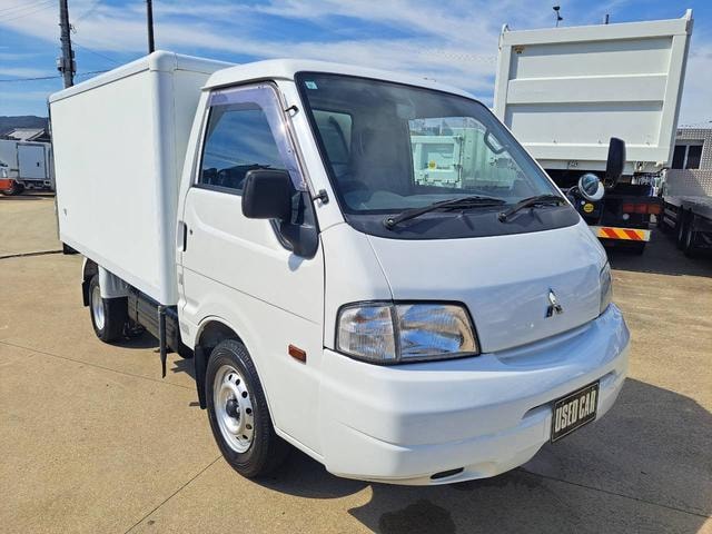 Mitsubishi DELICA TRUCK 2011 — фото автомобиля