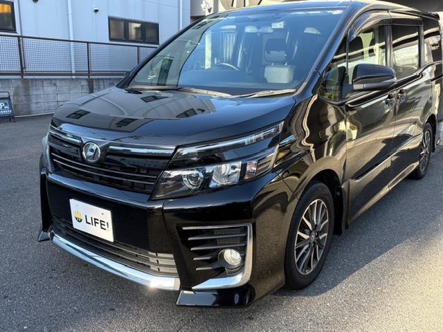 Toyota VOXY 2014 — фото автомобиля 1