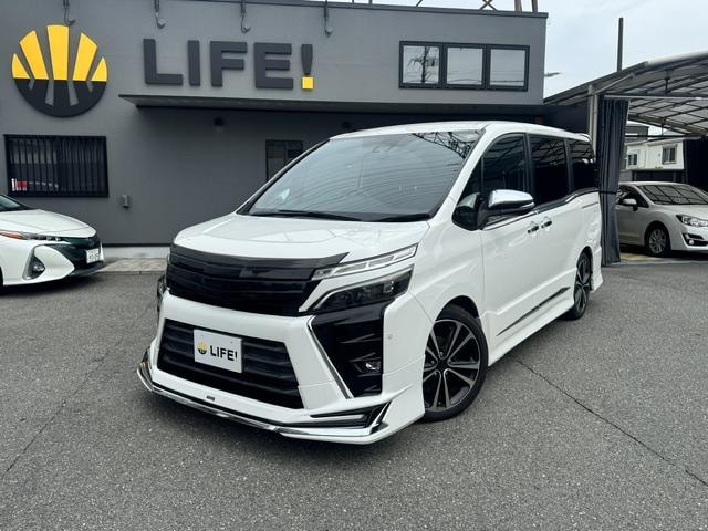 Toyota VOXY 2018 — фото автомобиля 1