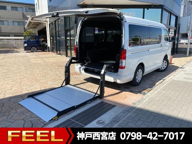 Toyota HIACE VAN 2024 — фото автомобиля 1