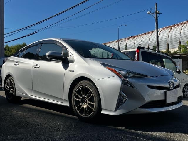 Toyota PRIUS 2017 — фото автомобиля 1