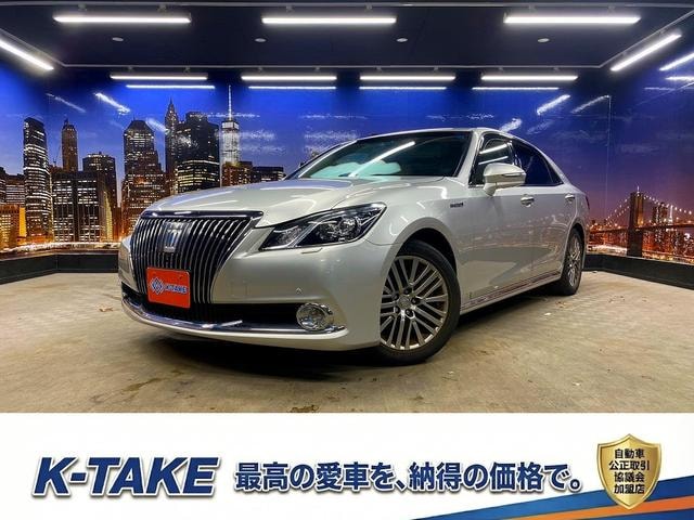 Toyota CROWN MAJESTA 2015 — фото автомобиля