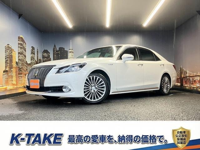Toyota CROWN MAJESTA 2014 — фото автомобиля 1