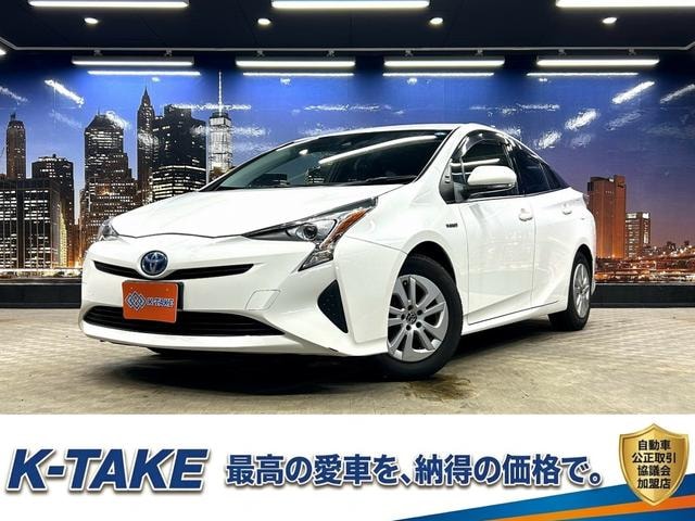 Toyota PRIUS 2017 — фото автомобиля 1