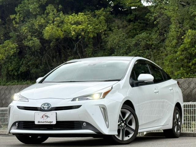 Toyota PRIUS 2021 — фото автомобиля
