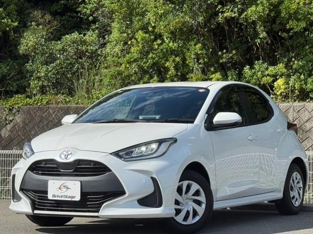 Toyota YARIS 2022 — фото автомобиля