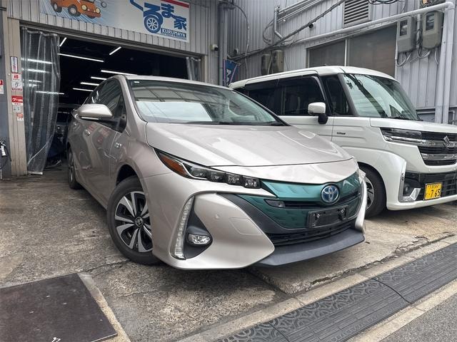 Toyota PRIUS PHV 2019 — фото автомобиля