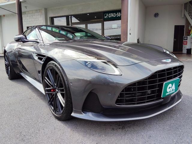 Aston Martin DB12 2026 — фото автомобиля