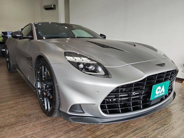 Aston Martin VANQUISH 2025 — фото автомобиля