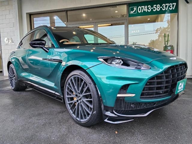 Aston Martin DBX 2024 — фото автомобиля