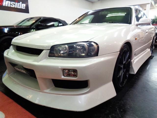 Nissan SKYLINE 2000 — фото автомобиля 1