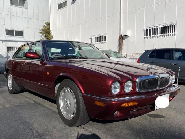 Jaguar XJ 1998 — фото автомобиля 1