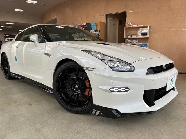 Nissan GT-R 2025 — фото автомобиля