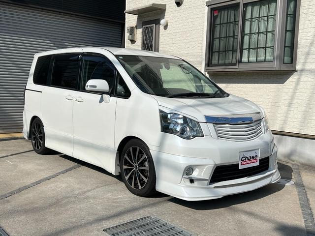 Toyota NOAH 2012 — фото автомобиля 1