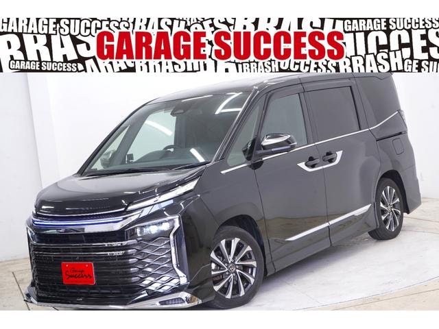 Toyota VOXY 2022 — фото автомобиля 1