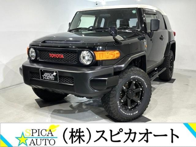 Toyota FJ CRUISER 2013 — фото автомобиля