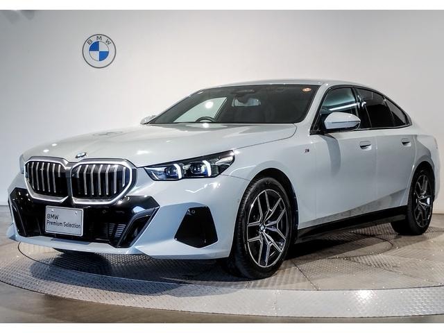 Bmw 5 SERIES 2024 — фото автомобиля