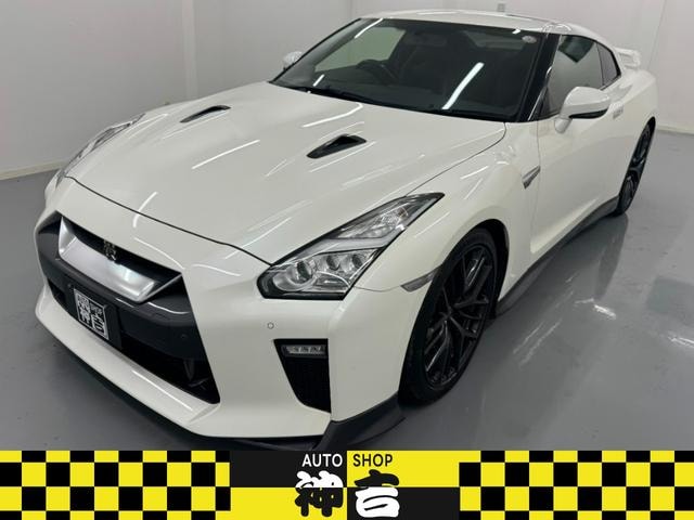 Nissan GT-R 2018 — фото автомобиля