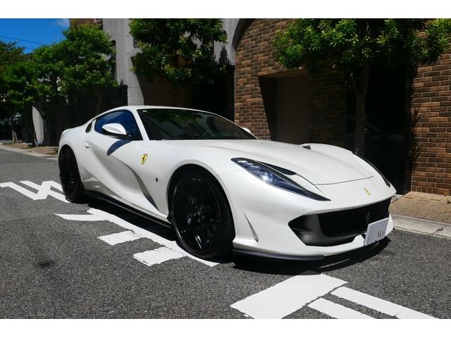 Ferrari 812 SUPERFAST 2018 — фото автомобиля