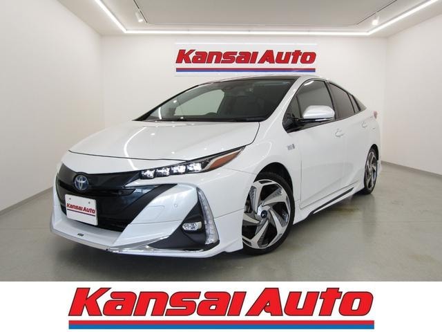 Toyota PRIUS PHV 2022 — фото автомобиля 1