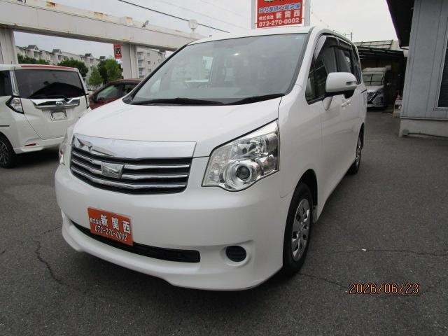 Toyota NOAH 2013 — фото автомобиля 1