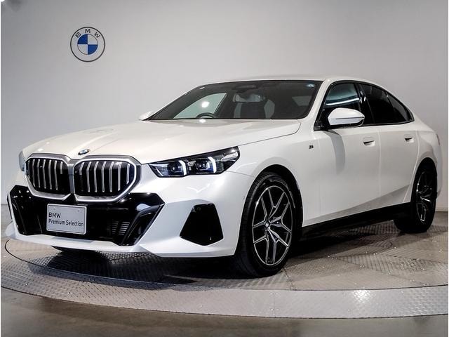 Bmw 5 SERIES 2024 — фото автомобиля