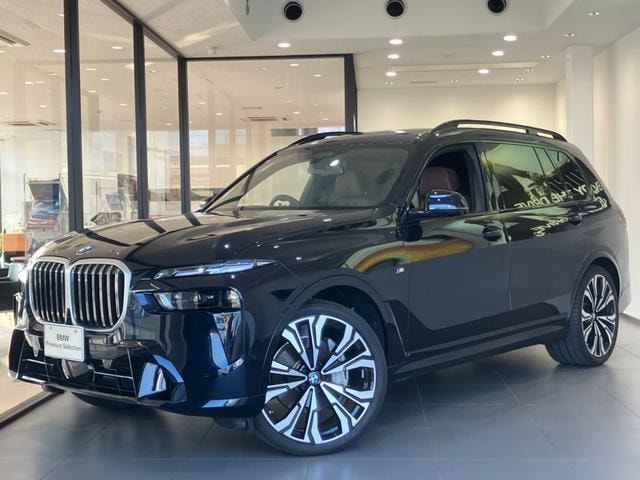 Bmw X7 2023 — фото автомобиля