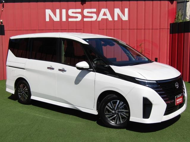 Nissan SERENA 2025 — фото автомобиля