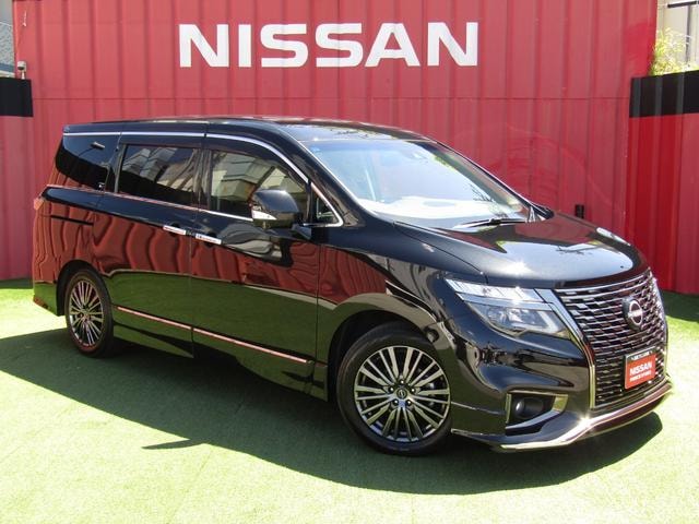 Nissan ELGRAND 2023 — фото автомобиля