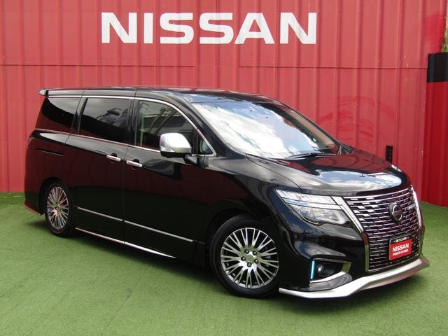Nissan ELGRAND 2021 — фото автомобиля