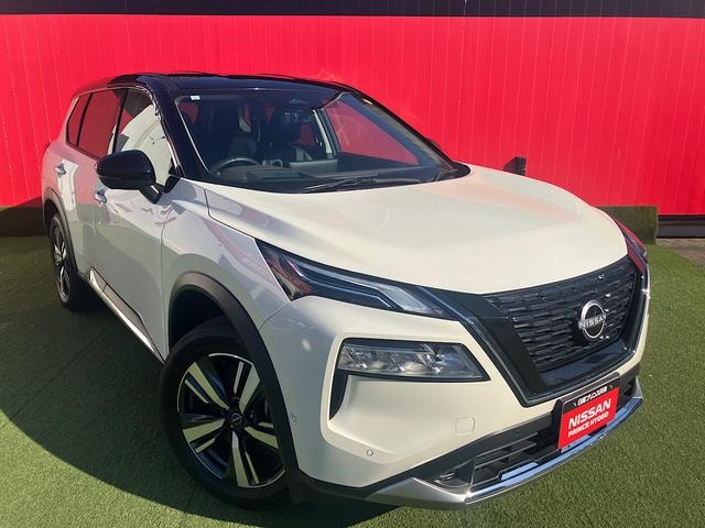 Nissan X-TRAIL 2023 — фото автомобиля 1