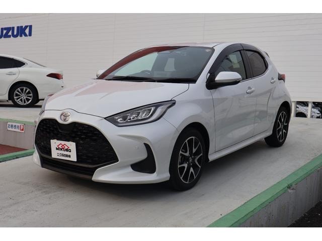 Toyota YARIS 2025 — фото автомобиля