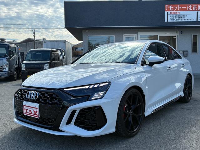 Audi RS3 2023 — фото автомобиля 1