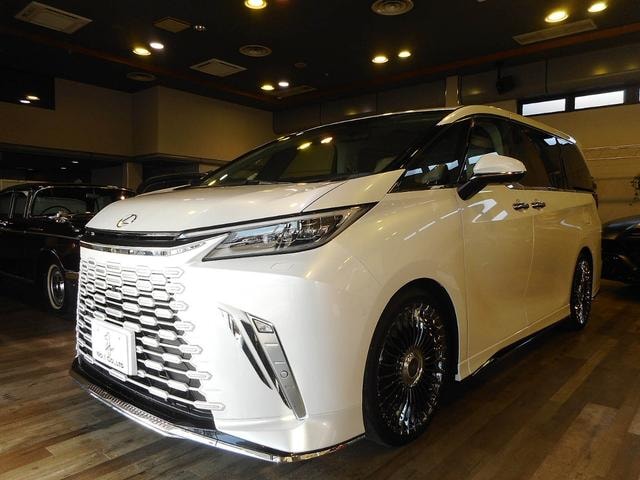 Lexus LM 2025 — фото автомобиля