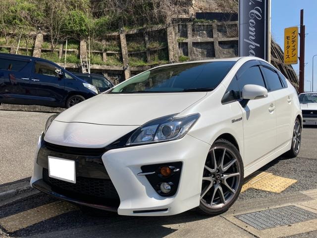 Toyota PRIUS 2015 — фото автомобиля 1